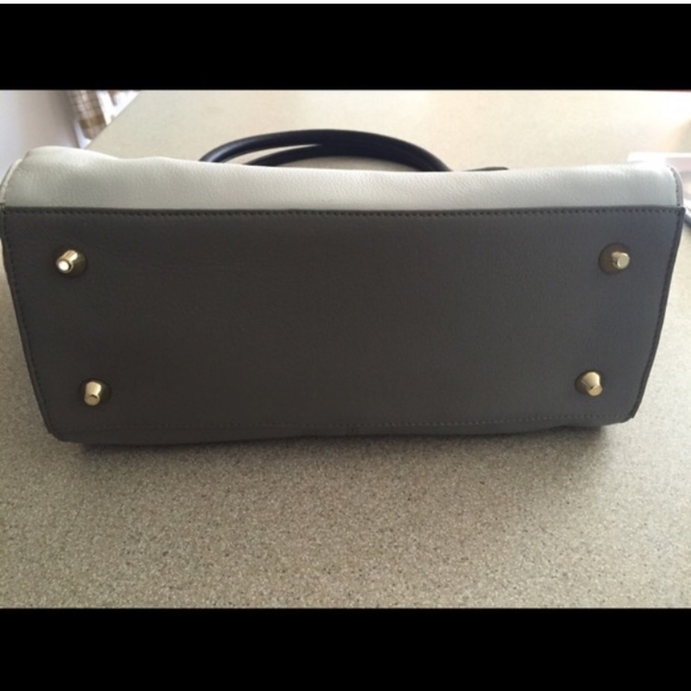 Vince Camuto bag 👜 - Picture 4 of 8
